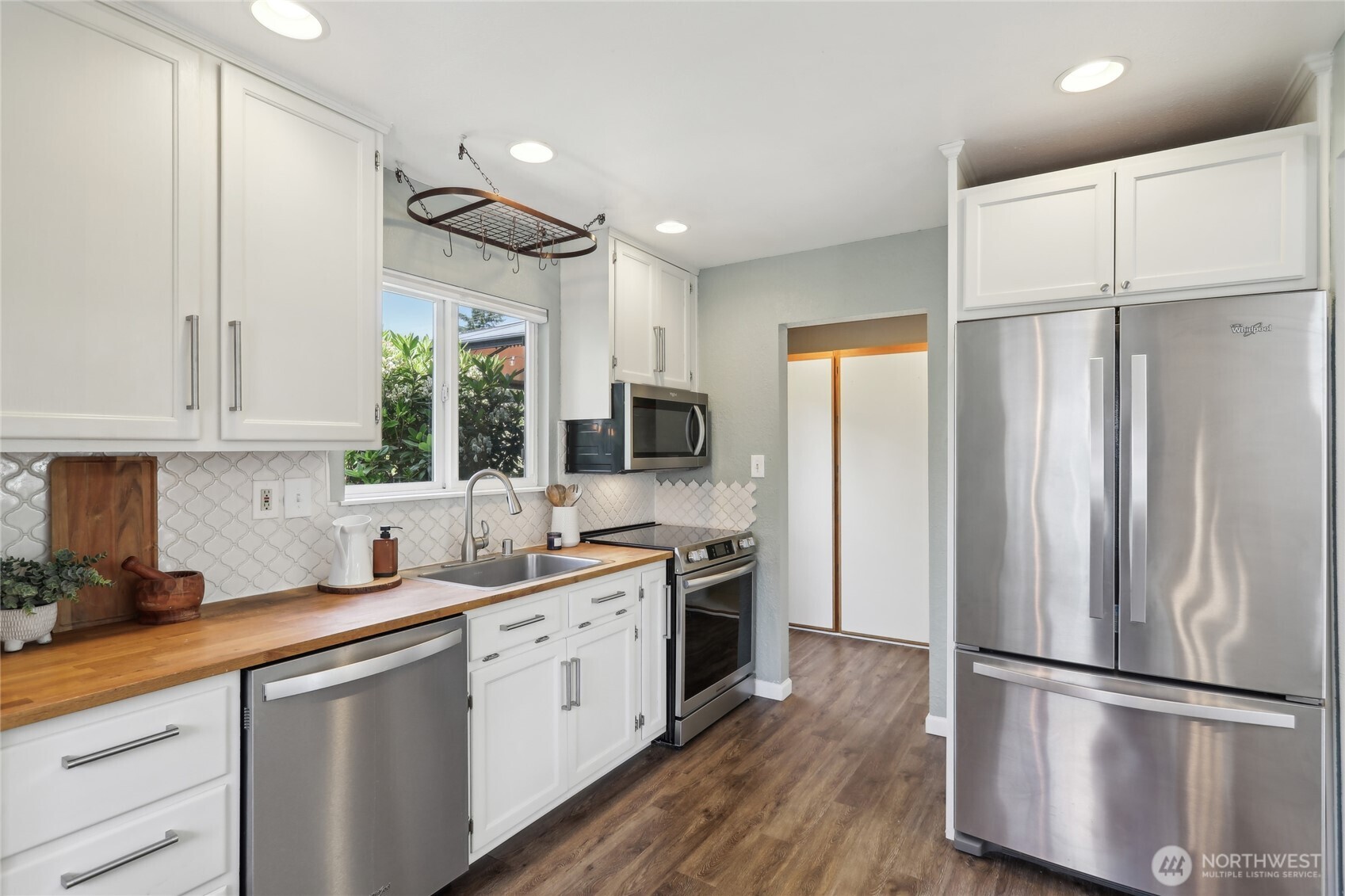 16009 12th Avenue Southwest Burien, WA 98166 - Photo 9 of 27 Gallery Image 9