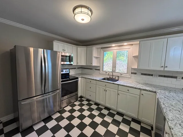 $440,000 | 2 Lincoln Drive, Bow, NH 03304