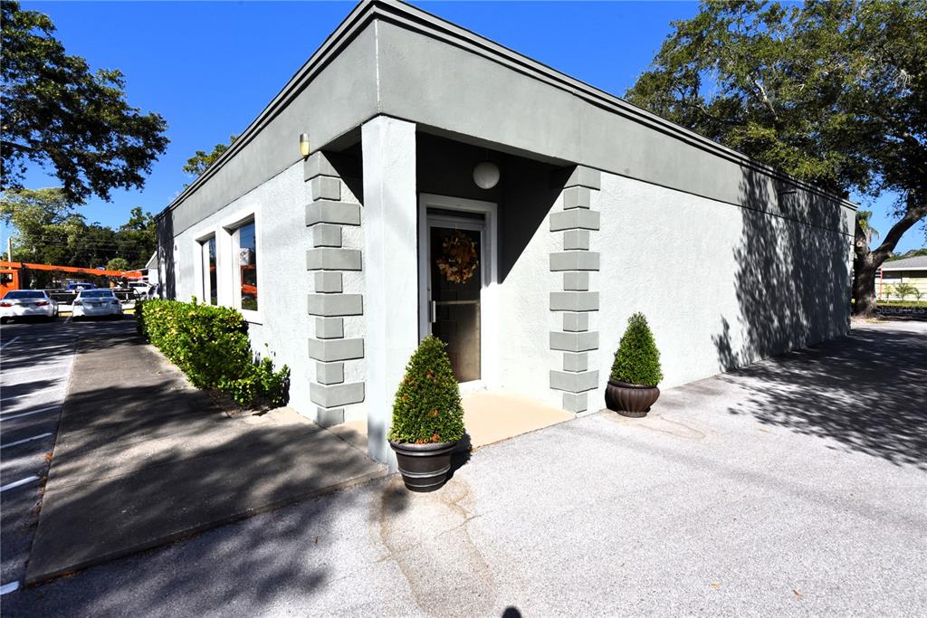 630 Union Street Dunedin, FL 34698 - Photo 11 of 37 a view of a house with a yard