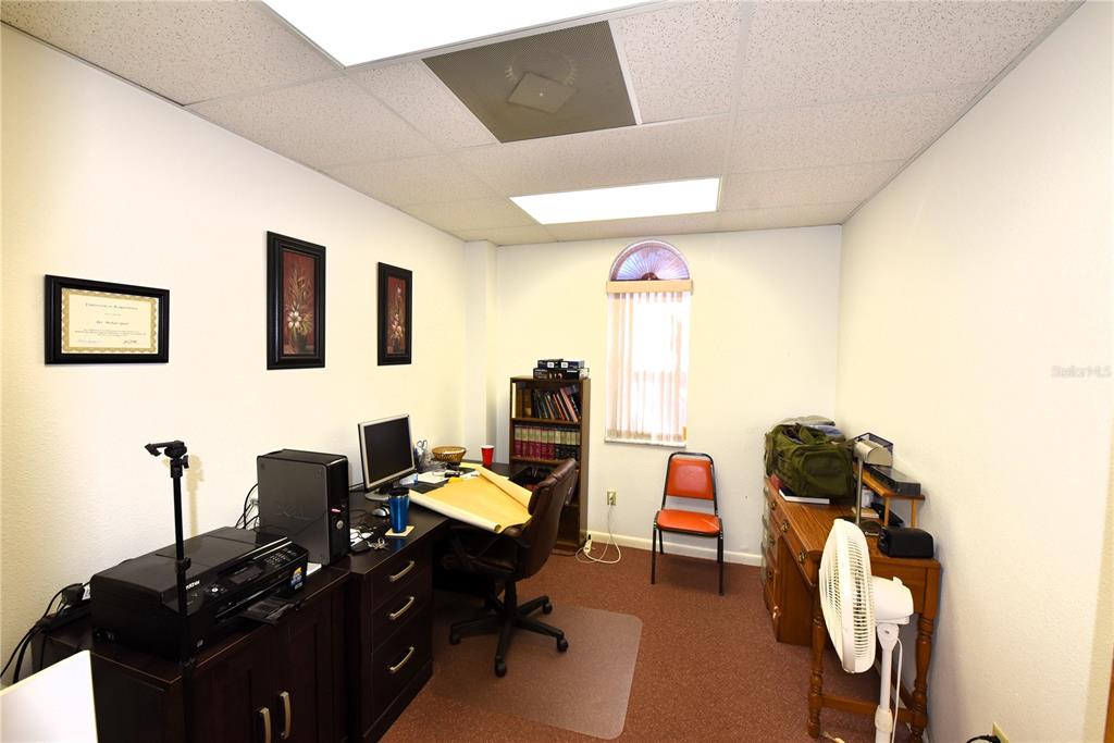 630 Union Street Dunedin, FL 34698 - Photo 31 of 37 a living room with furniture and a mirror
