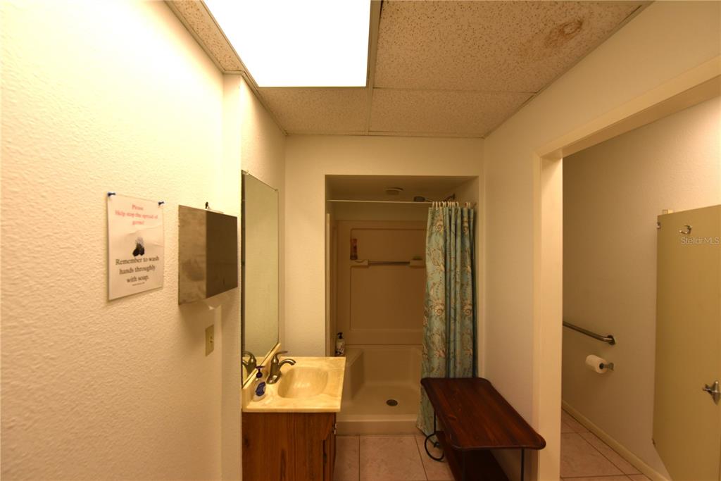 630 Union Street Dunedin, FL 34698 - Photo 36 of 37 a bathroom with a shower