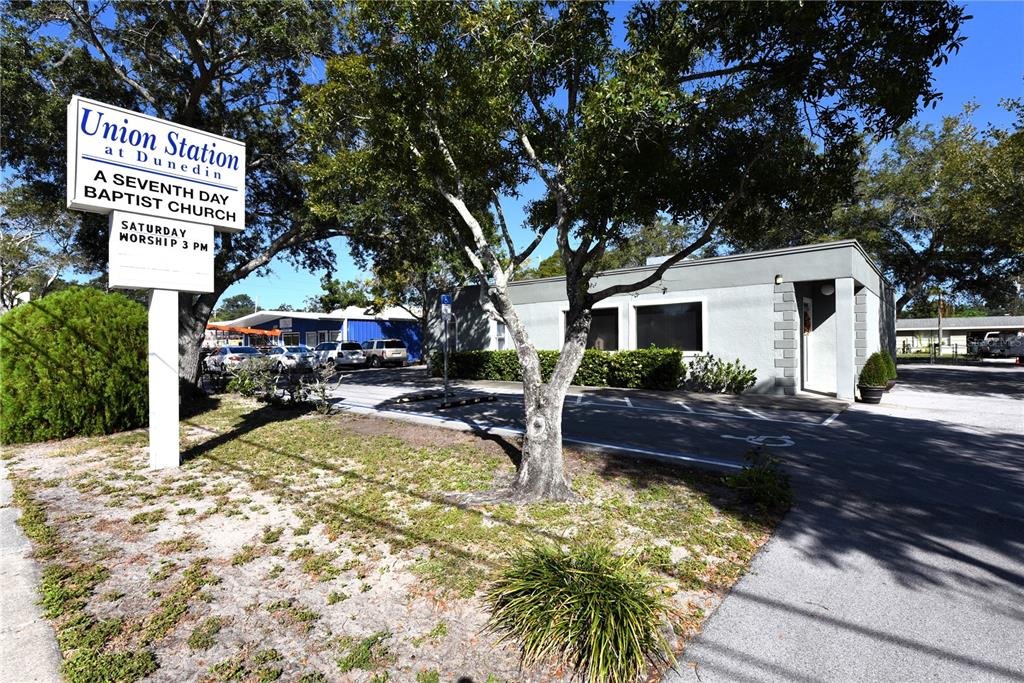 630 Union Street Dunedin, FL 34698 - Photo 4 of 37 a view of a house with swimming pool and sitting area