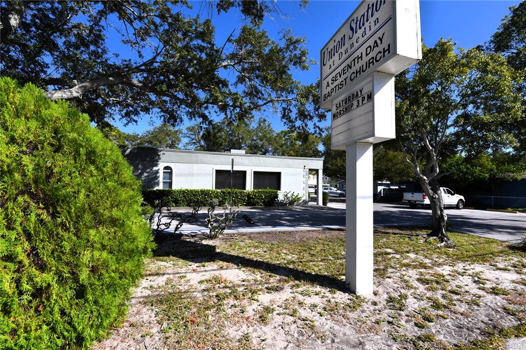 630 Union Street Dunedin, FL 34698 - Photo 5 of 37 a view of a house with backyard and sitting area