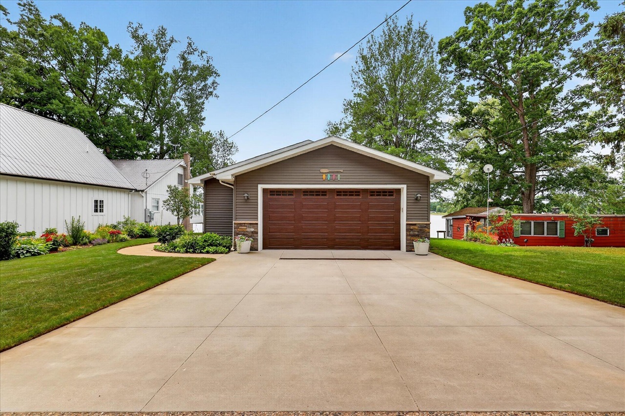 1630 South Colonel Point Drive Crystal, MI 48818 - Photo 2 of 64