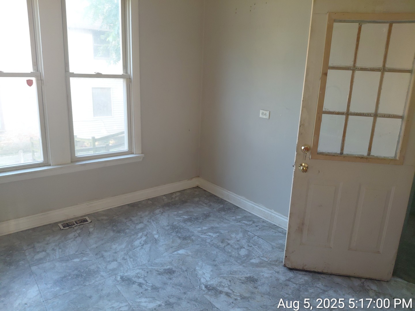 119 East 118th Street Chicago, IL 60628 - Photo 6 of 12 a view of an empty room with a window