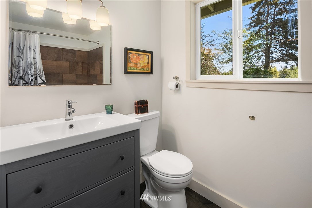 10312 Southwest Bank Road Vashon, WA 98070 - Photo 13 of 17 Gallery Image 13