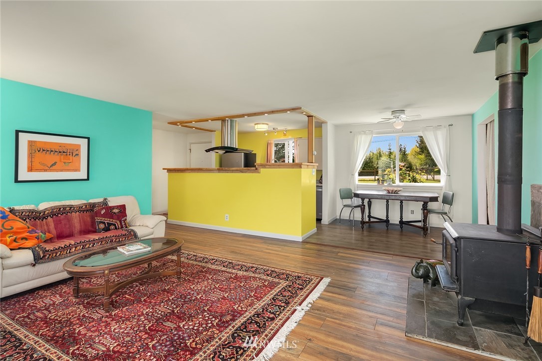 10312 Southwest Bank Road Vashon, WA 98070 - Photo 3 of 17 Gallery Image 3