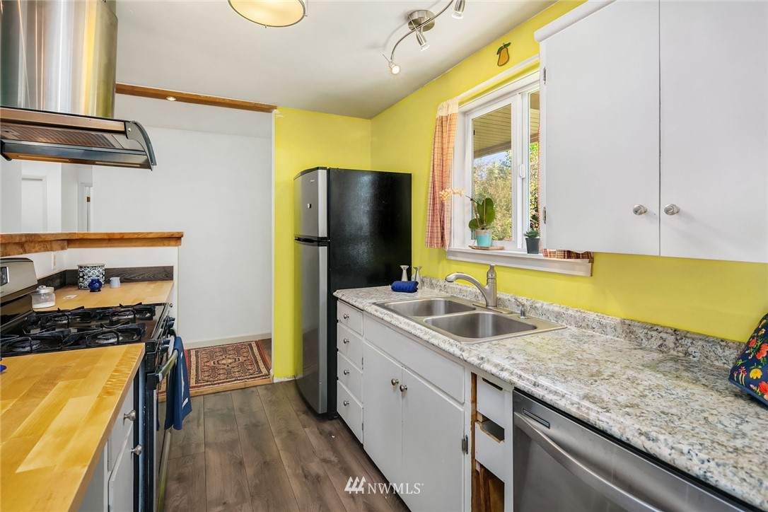 10312 Southwest Bank Road Vashon, WA 98070 - Photo 7 of 17 Gallery Image 7