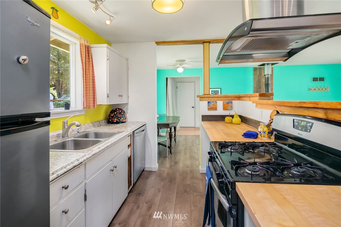 10312 Southwest Bank Road Vashon, WA 98070 - Photo 8 of 17 Gallery Image 8