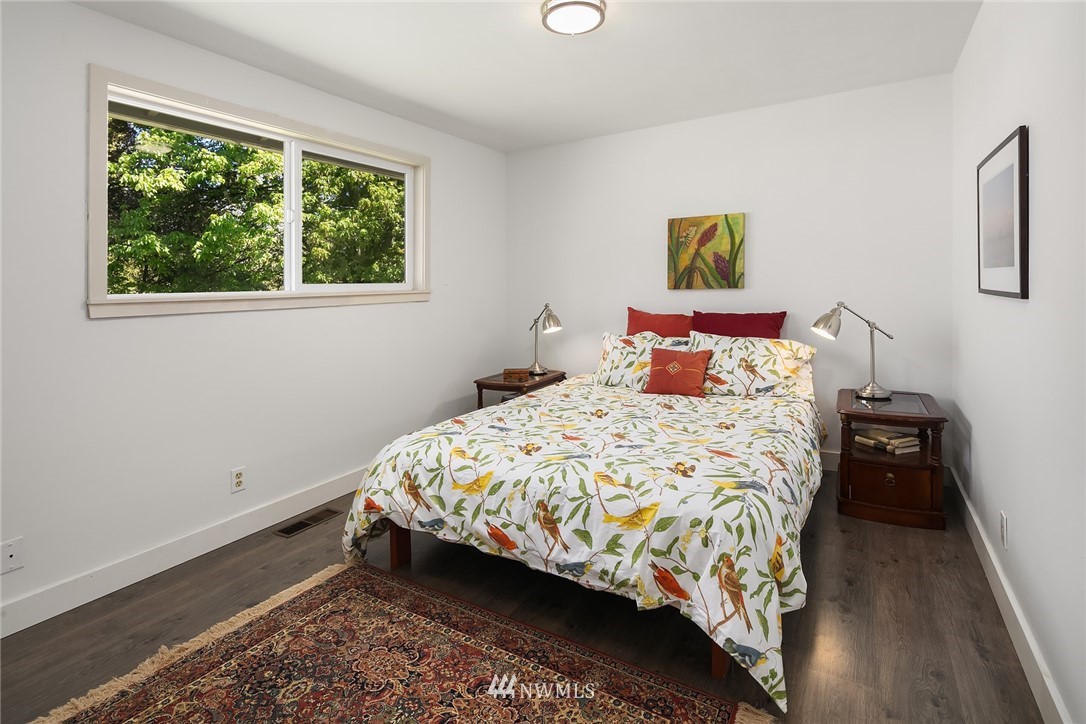 10312 Southwest Bank Road Vashon, WA 98070 - Photo 9 of 17 Gallery Image 9