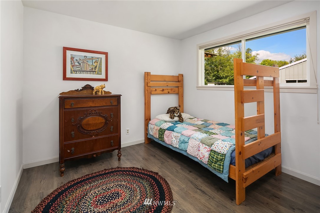 10312 Southwest Bank Road Vashon, WA 98070 - Photo 10 of 17 Gallery Image 10
