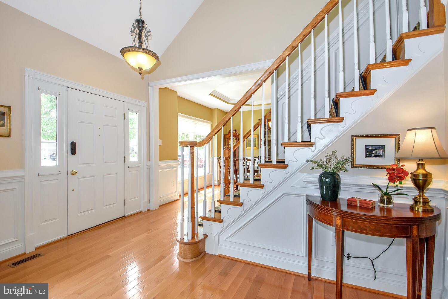 24 Sloan Road West Chester, PA 19382 - Photo 4 of 40 Oak stairs, gleaming hardwood floors