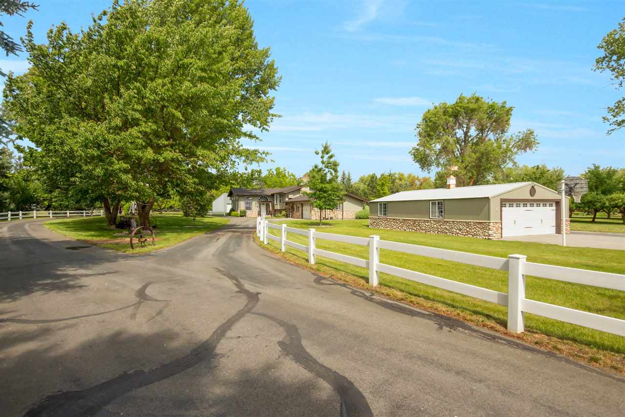 8111 North Jensen Road Spokane, WA 99217 - Photo 2 of 20