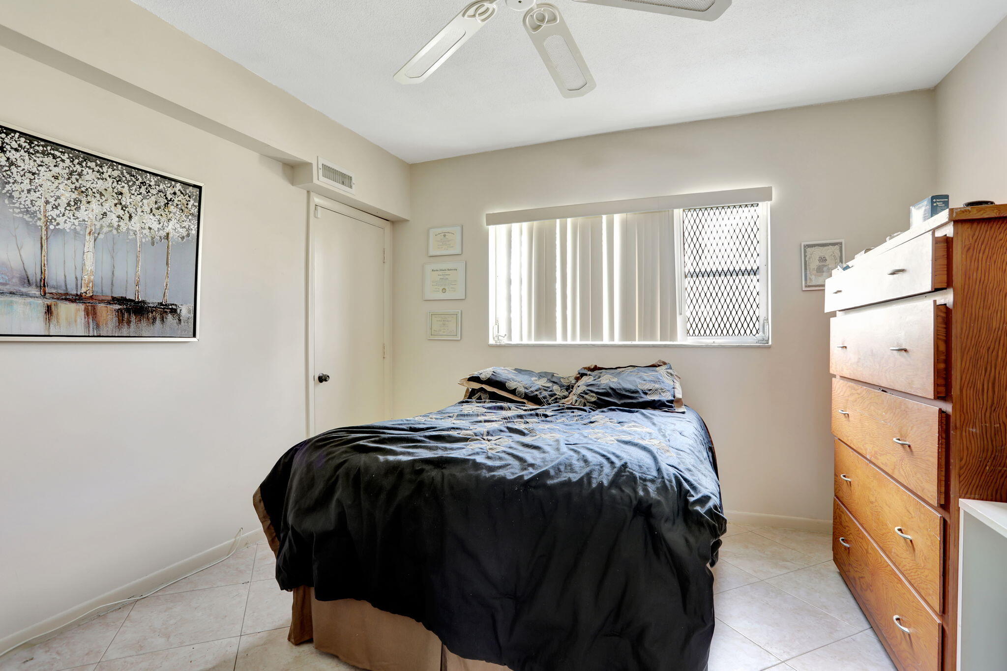 1021 Crystal Lake Drive, Unit 109 Deerfield Beach, FL 33064 - Photo 16 of 21 a bedroom with a bed and a window