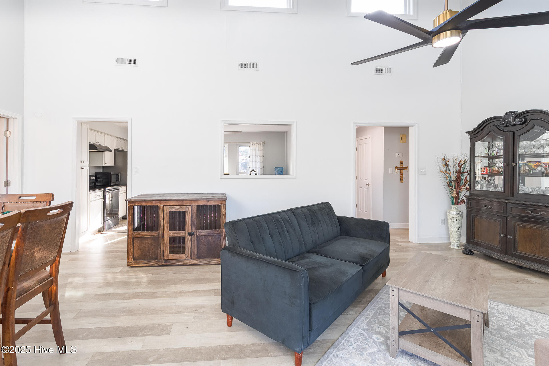 107 Knotline Road New Bern, NC 28562 - Photo 11 of 42 Living Room with Vaulted Ceiling