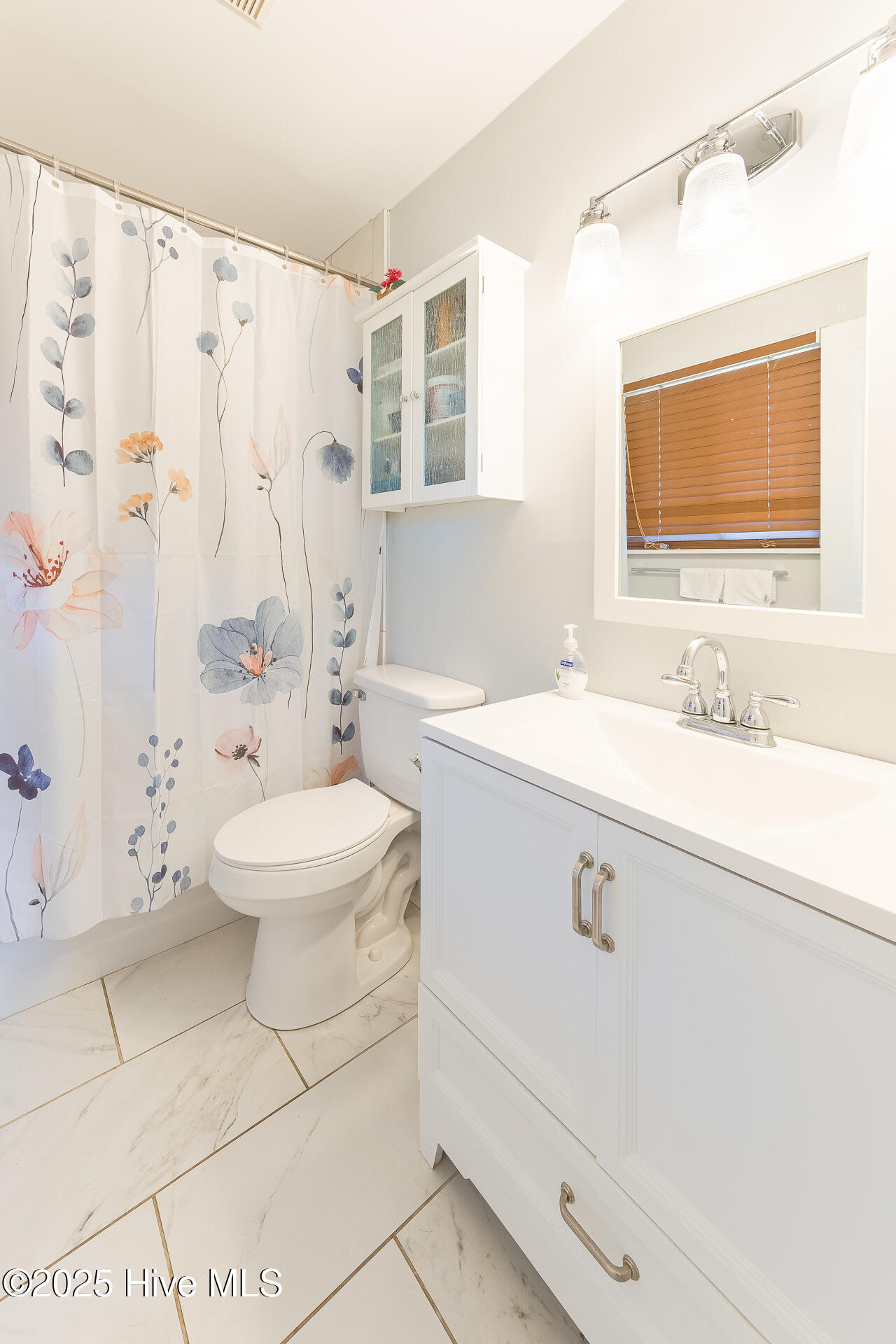 107 Knotline Road New Bern, NC 28562 - Photo 17 of 42 Primary En Suite Bathroom