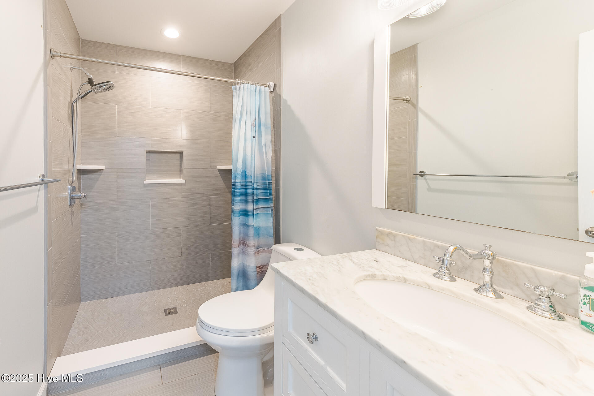 107 Knotline Road New Bern, NC 28562 - Photo 21 of 42 Guest Bathroom