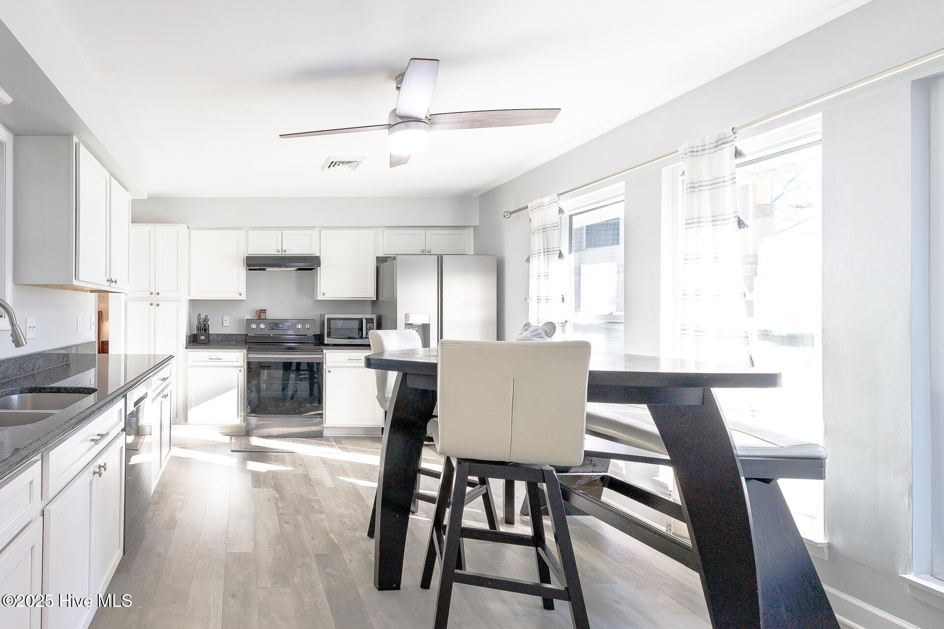107 Knotline Road New Bern, NC 28562 - Photo 3 of 42 Spacious Kitchen