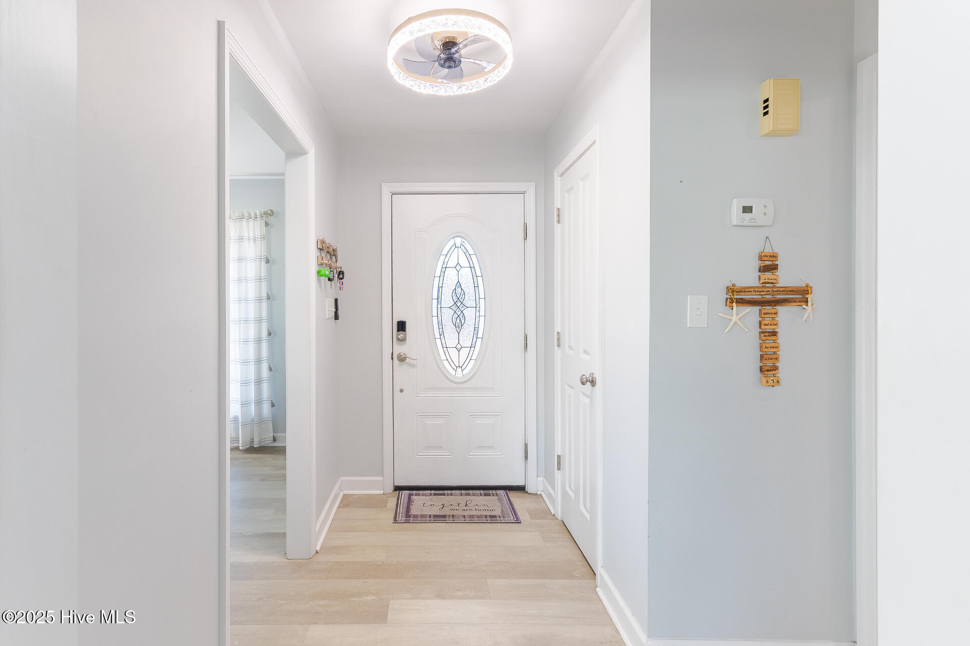 107 Knotline Road New Bern, NC 28562 - Photo 6 of 42 Foyer