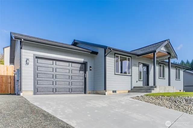 a black and white photo of a living room