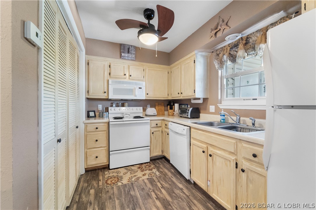 40 Lighthouse Road, Unit 2301 Lake Ozark, MO 65049 - Photo 3 of 40