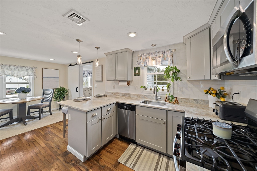 68 Leland Road Marshfield, MA 02050 - Photo 4 of 25