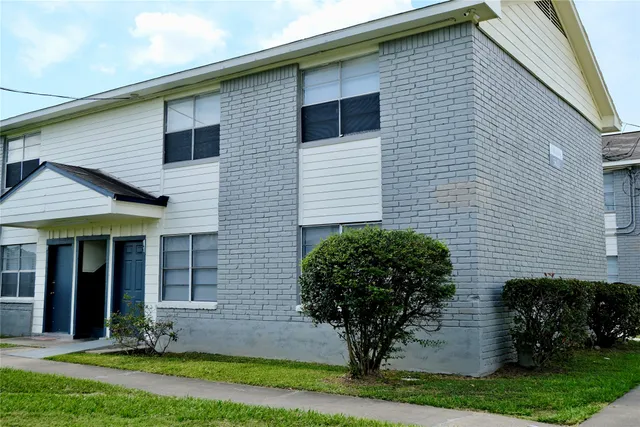 $1,000 | 5602 Market Street, Unit 11, Houston, TX 77020