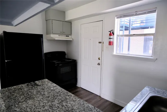 $1,000 | 5602 Market Street, Unit 11, Houston, TX 77020