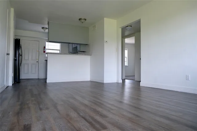 $1,000 | 5602 Market Street, Unit 11, Houston, TX 77020