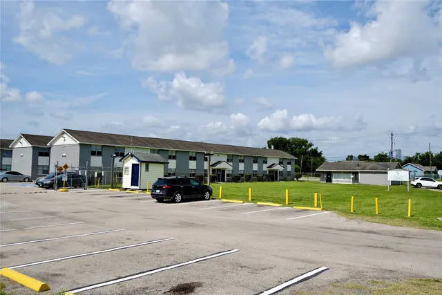 $1,000 | 5602 Market Street, Unit 11, Houston, TX 77020