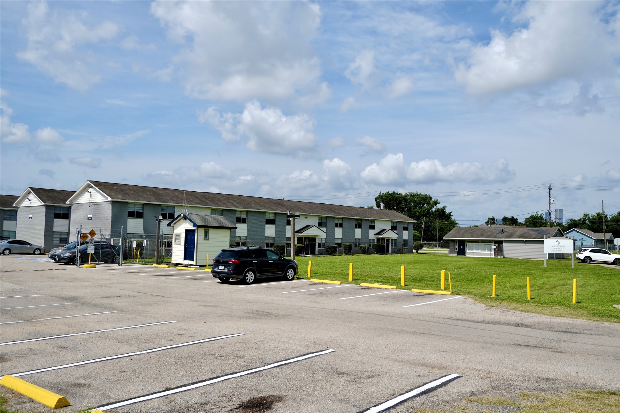 5602 Market Street, Unit 11 Houston, TX 77020 - Photo 3 of 29 Additional guest parking lot, Images are for illustrative purposes only and may represent a similar unit. Actual finishes, layout, and features may vary