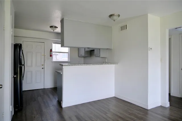 $1,000 | 5602 Market Street, Unit 11, Houston, TX 77020