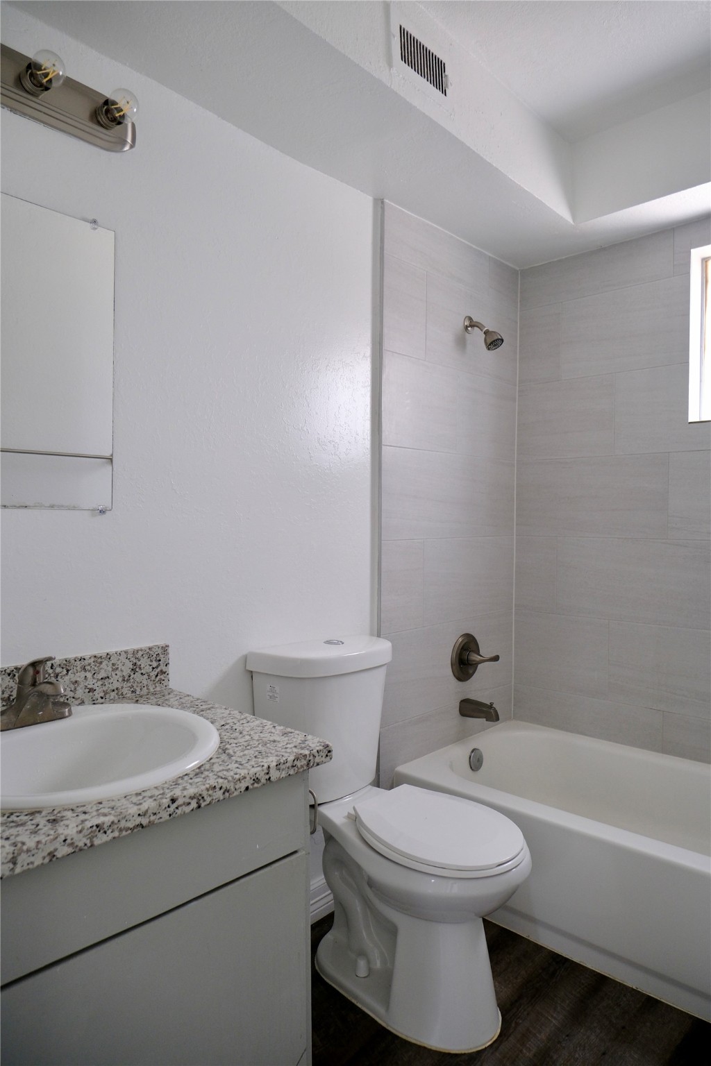 5602 Market Street, Unit 11 Houston, TX 77020 - Photo 10 of 29 Full bathroom, Images are for illustrative purposes only and may represent a similar unit. Actual finishes, layout, and features may vary