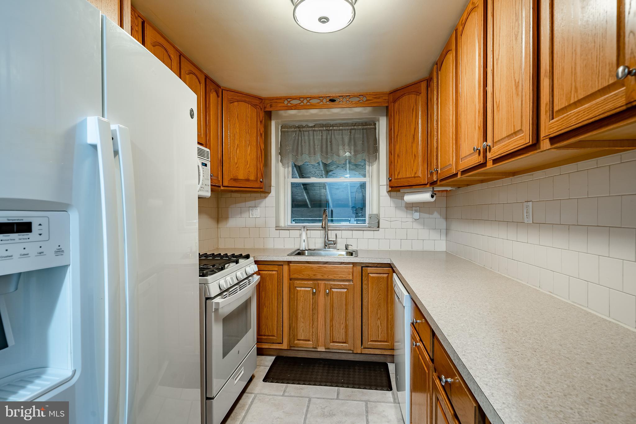 2318 Emerson Street Philadelphia, PA 19152 - Photo 12 of 36