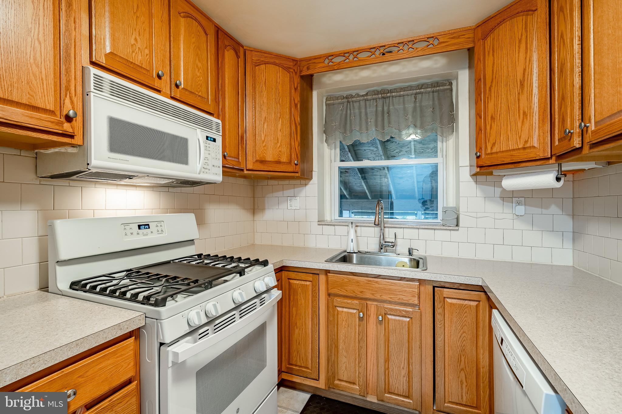 2318 Emerson Street Philadelphia, PA 19152 - Photo 14 of 36