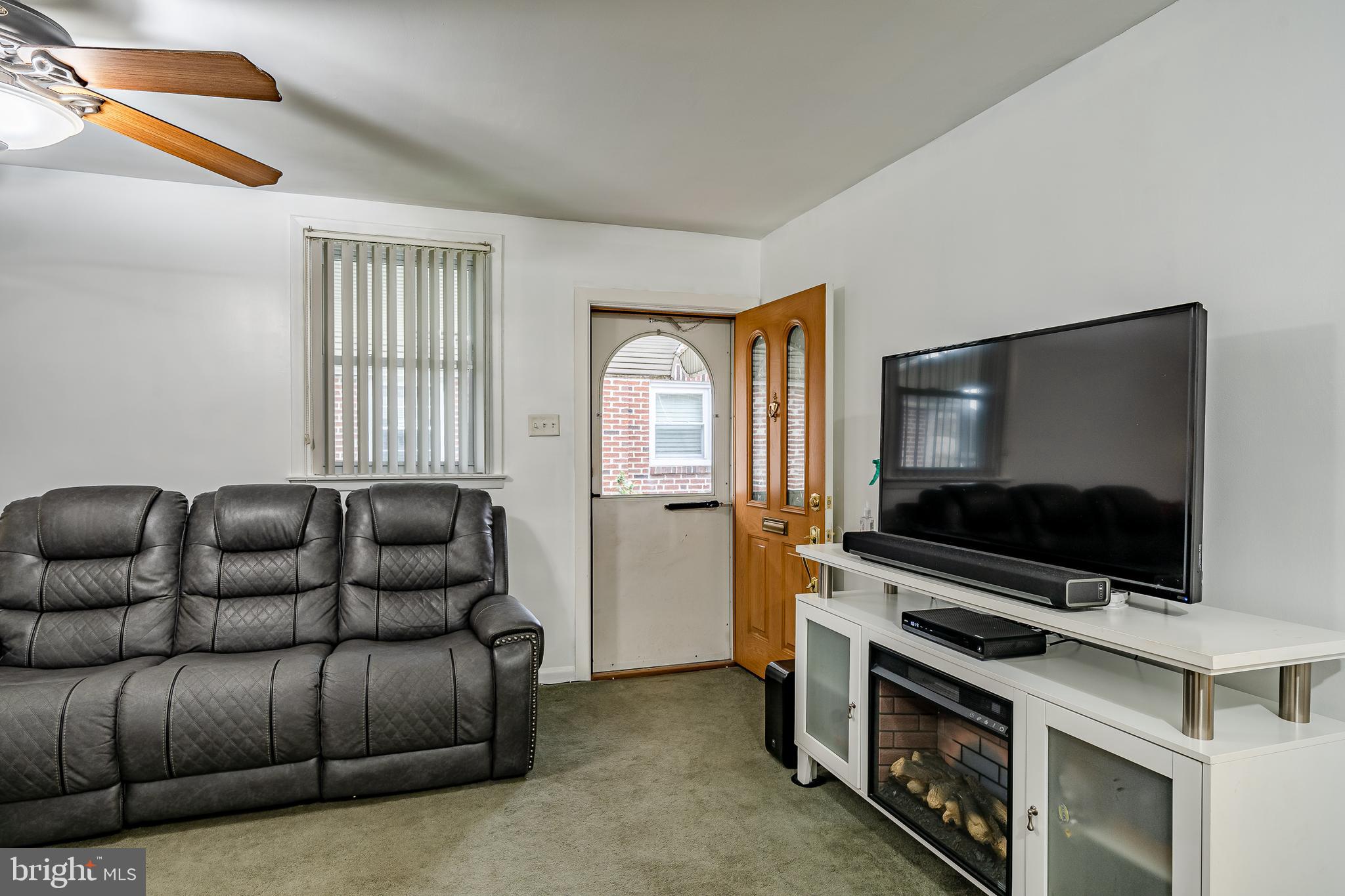 2318 Emerson Street Philadelphia, PA 19152 - Photo 6 of 36