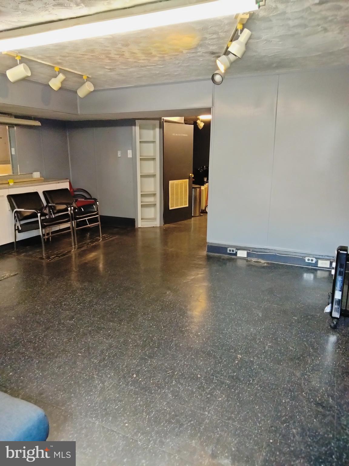 605 Lyndhurst Street Baltimore, MD 21229 - Photo 16 of 29 Lower level Efficiency/mix use