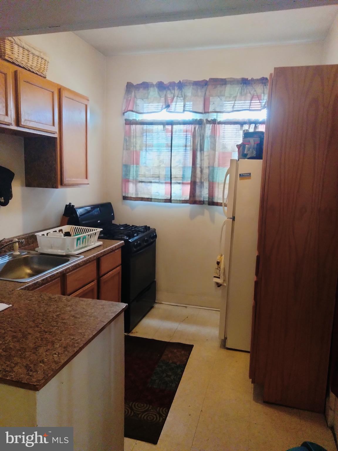 605 Lyndhurst Street Baltimore, MD 21229 - Photo 22 of 29 2nd floor kitchen