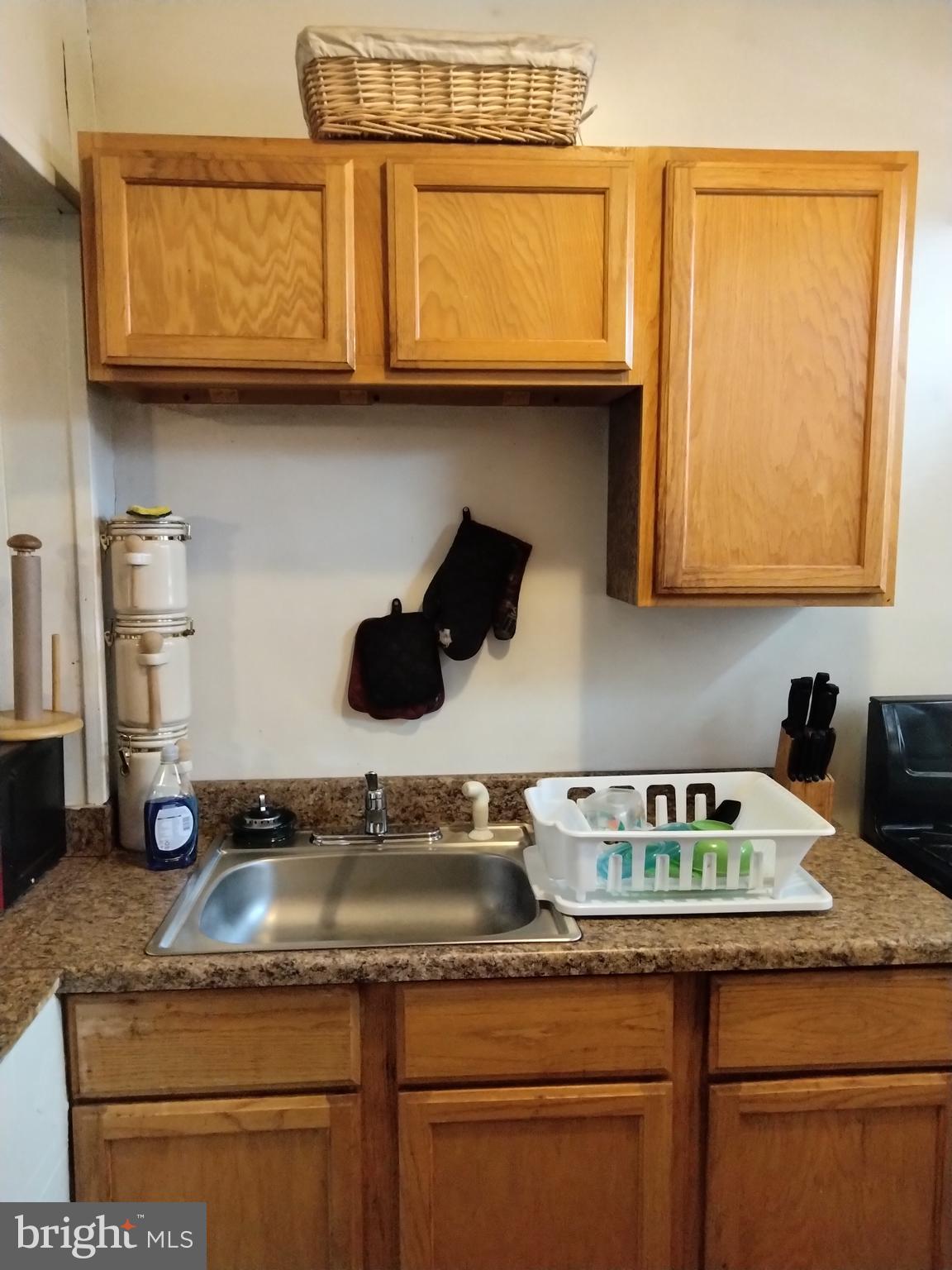 605 Lyndhurst Street Baltimore, MD 21229 - Photo 23 of 29 2nd floor kitchen