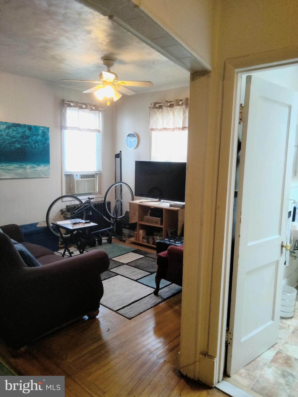 605 Lyndhurst Street Baltimore, MD 21229 - Photo 24 of 29 2nd floor living room