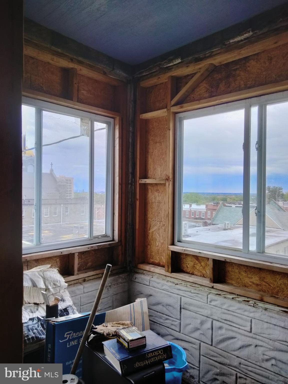 605 Lyndhurst Street Baltimore, MD 21229 - Photo 25 of 29 2nd floor screened in porch