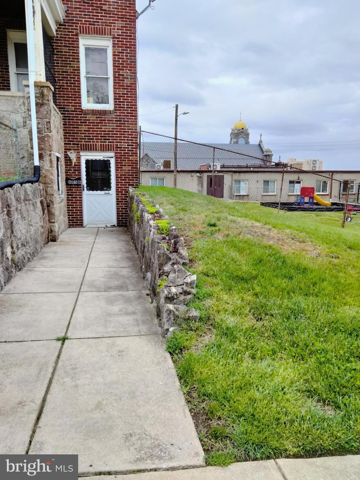 605 Lyndhurst Street Baltimore, MD 21229 - Photo 4 of 29