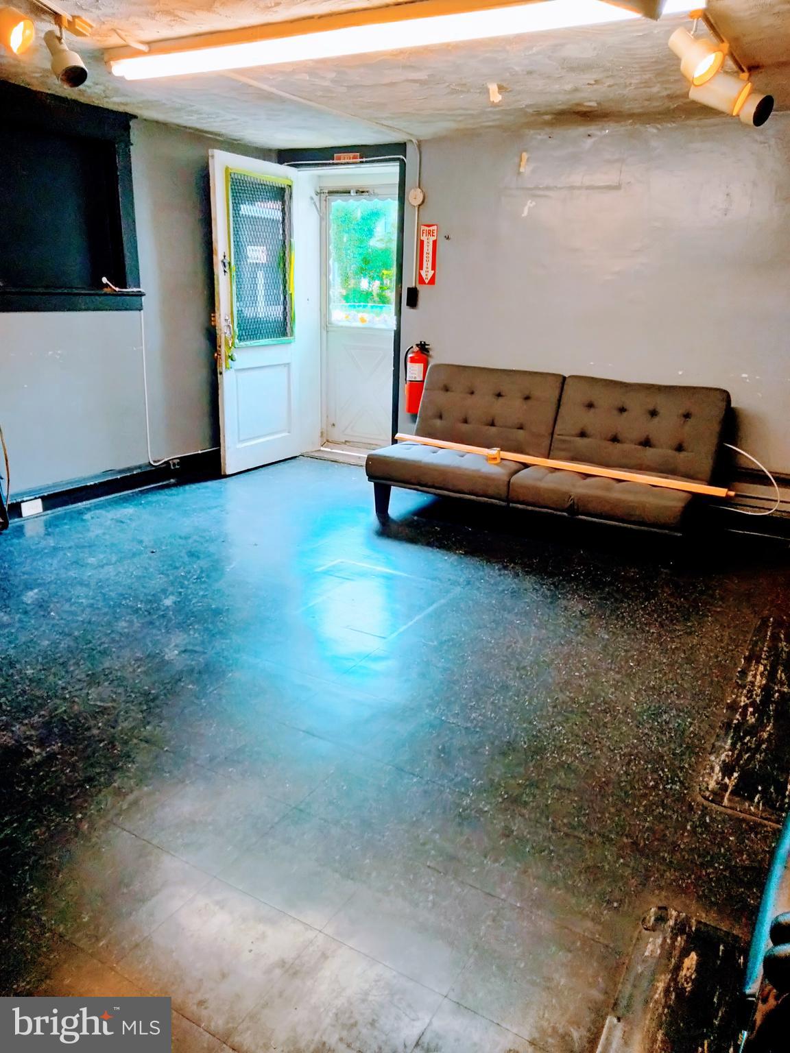 605 Lyndhurst Street Baltimore, MD 21229 - Photo 9 of 29 lower level entry