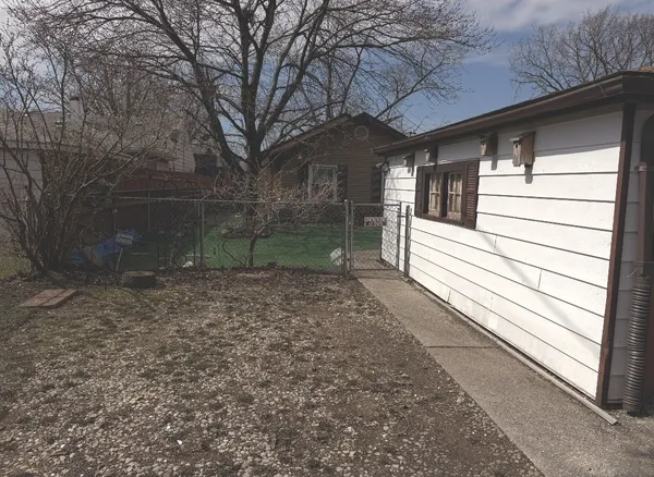 $1,900 | 17053 Lorenz Avenue, Lansing, IL 60438