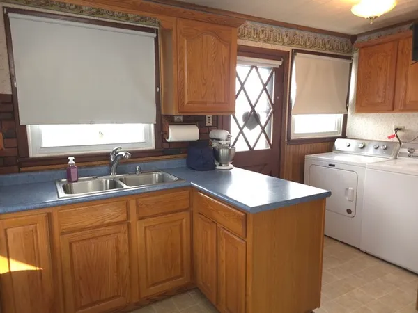 $1,900 | 17053 Lorenz Avenue, Lansing, IL 60438