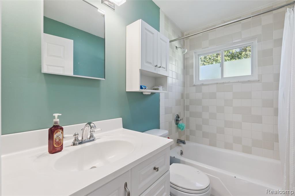 2135 Oak Grove Road Howell, MI 48855 - Photo 25 of 49