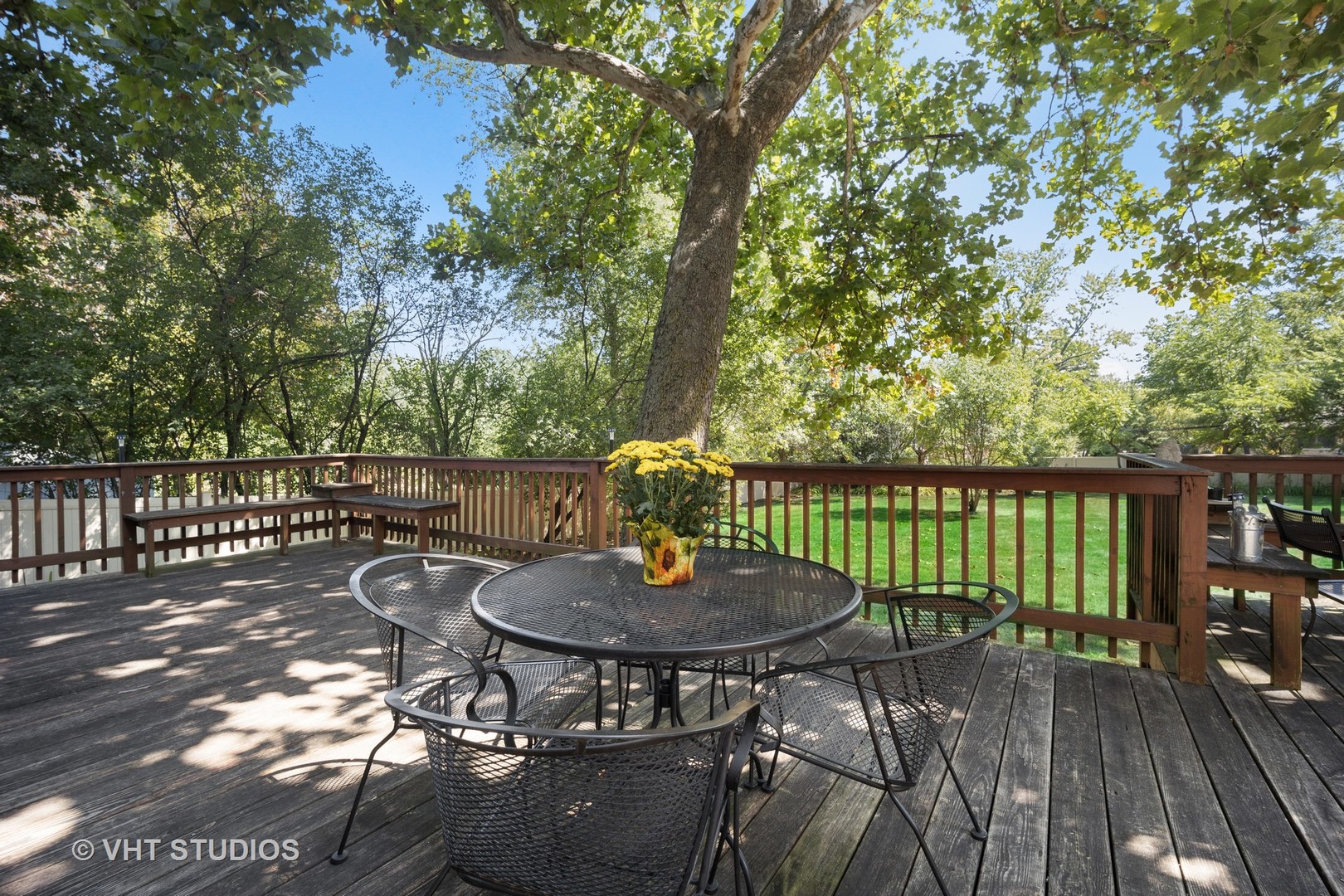 501 Warren Road Glenview, IL 60025 - Photo 22 of 29 a balcony with table and chairs