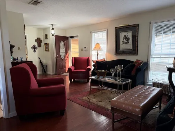 $2,500 | 548 Bellemeade Boulevard, Gretna, LA 70056