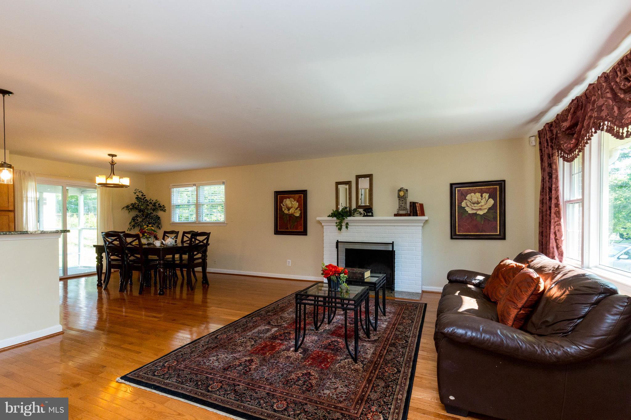 5317 Blacksburg Road Springfield, VA 22151 - Photo 8 of 21 Living Room