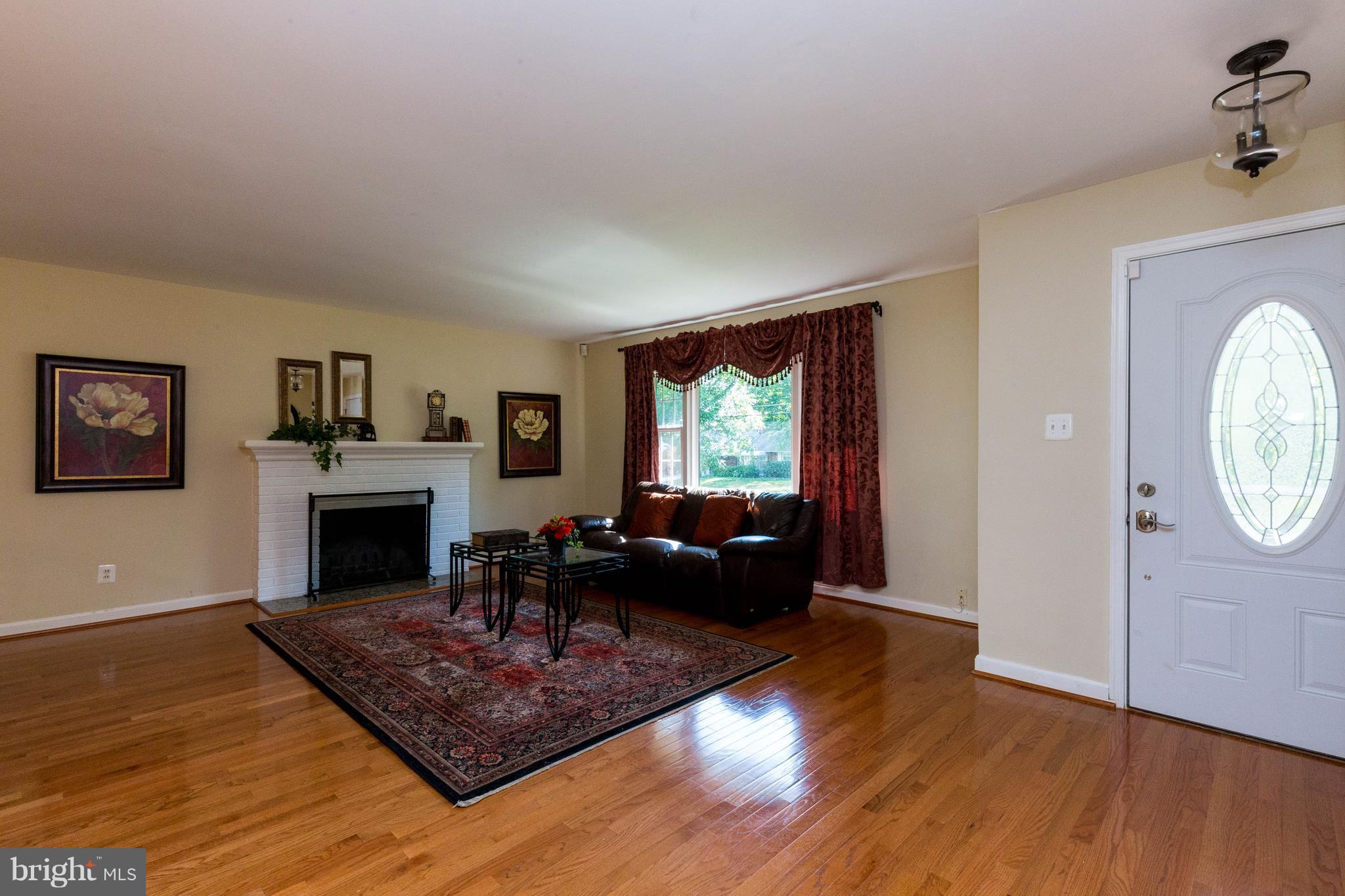 5317 Blacksburg Road Springfield, VA 22151 - Photo 9 of 21 Living Room